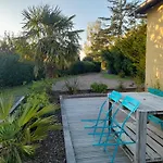 Du Champ De L'epine 펜션 *